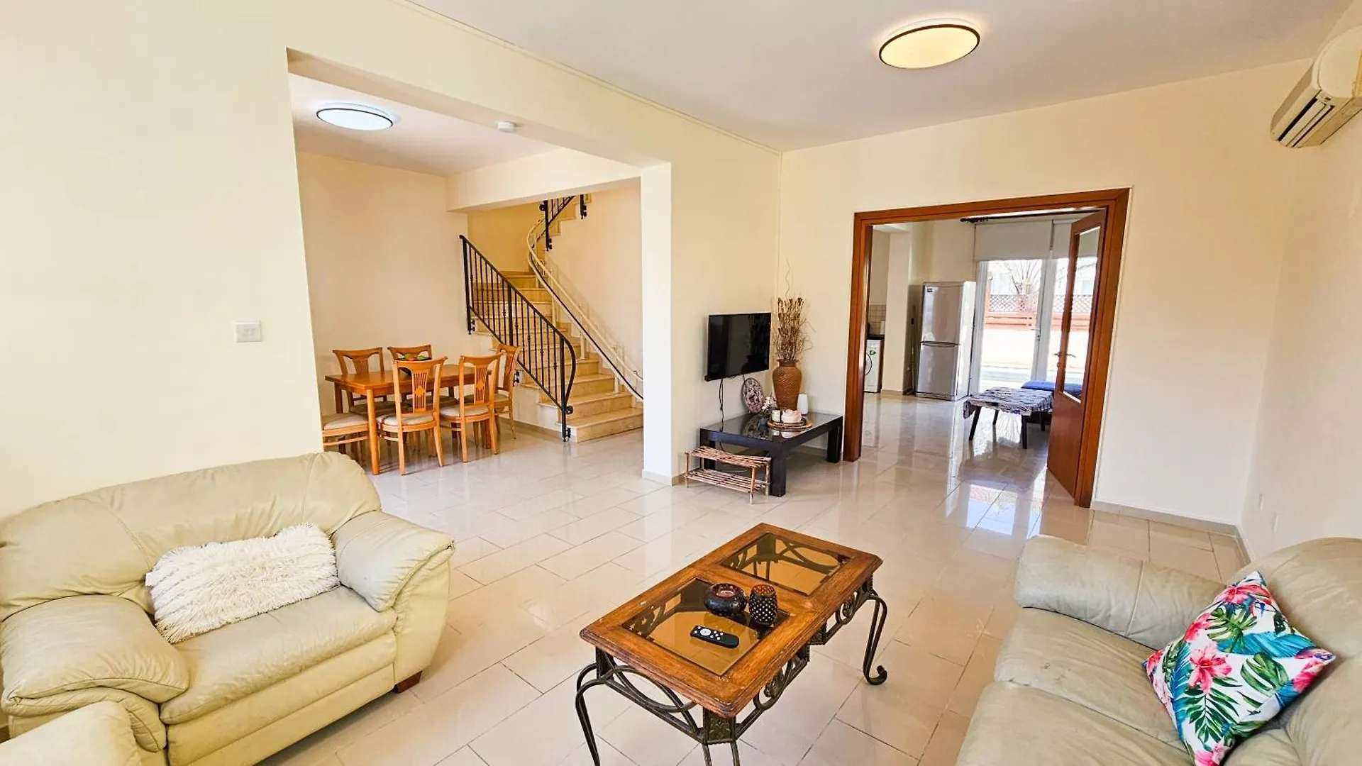 Townbeach Villa With Private Pool Voroklini