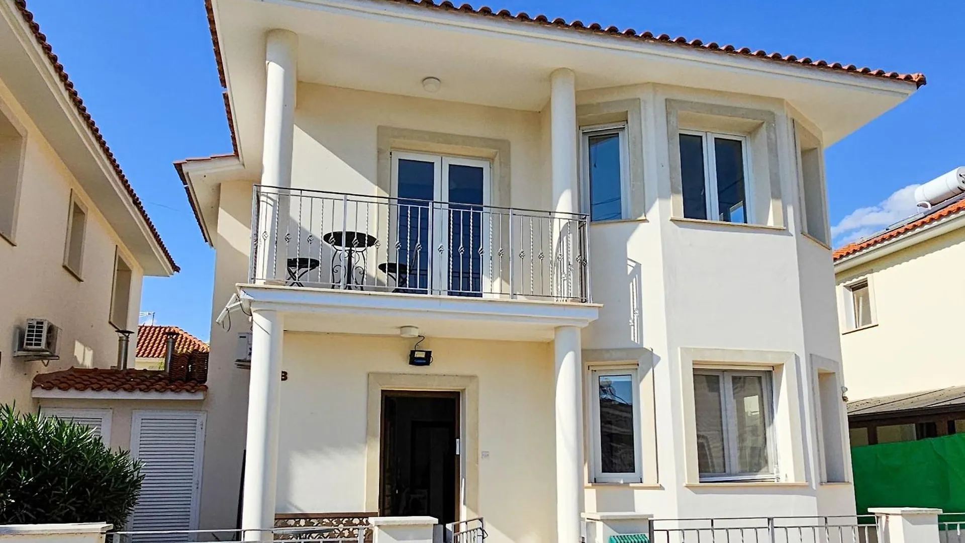 Townbeach Villa With Private Pool Voroklini